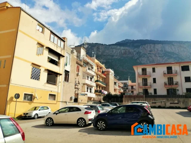 Appartamenti in Vendita - Capaci - via del risorgimento - ampio 5 vani