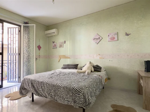 Appartamenti in Vendita - Via barbara asta - ristrutturato 4 vani con terrazzo.