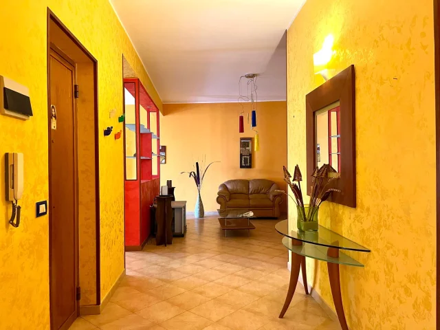 Appartamenti in Vendita - Pressi corso dei mille - 4 locali 2 wc.