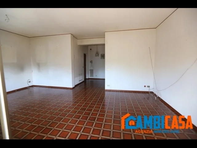 Appartamenti in Vendita - Via casalini - quadrivani con posto auto.
