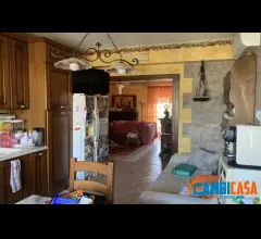 Appartamenti in Vendita - Pressi viale giulio cesare - 4 vani posto auto.