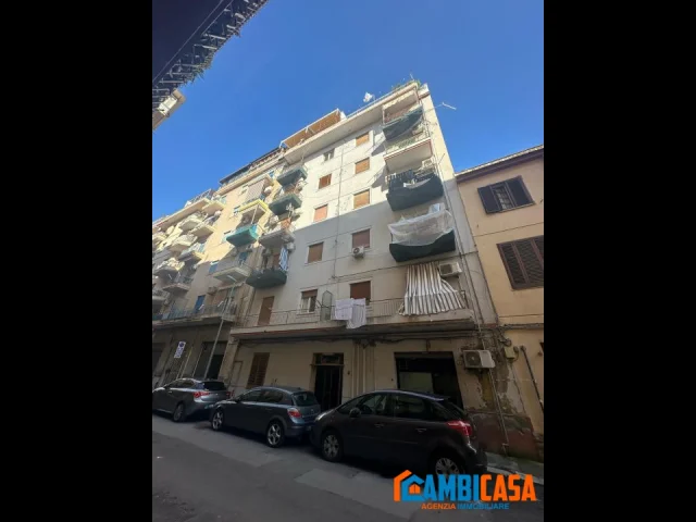 Appartamenti in Vendita - Pressi via cataldo parisio - 4 vani + servizi