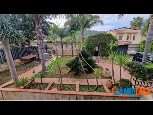 Appartamenti in Vendita - Michelangelo - elegante villa con piscina