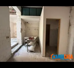 Appartamenti in Vendita - Zona libertà - negozio 4 vetrine.