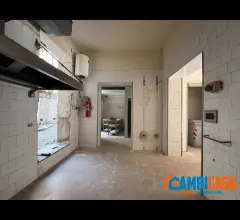 Appartamenti in Vendita - Via isidoro carini - negozio con spazio esterno