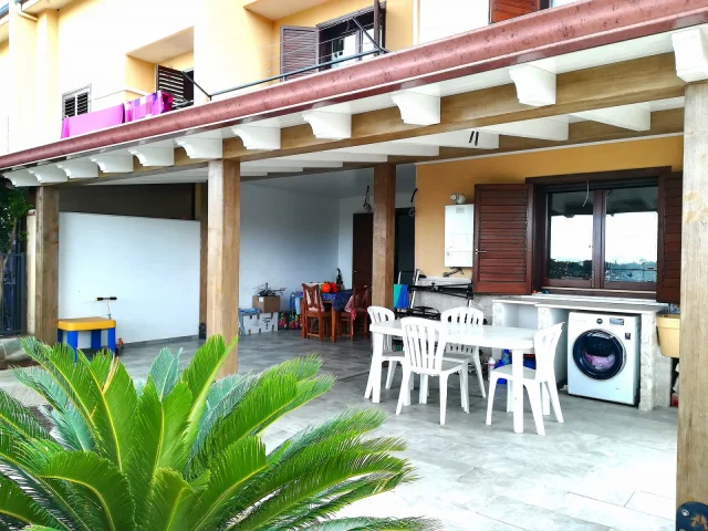 Appartamenti in Vendita - Villabate  -  villa angolare con ampi spazi esterni