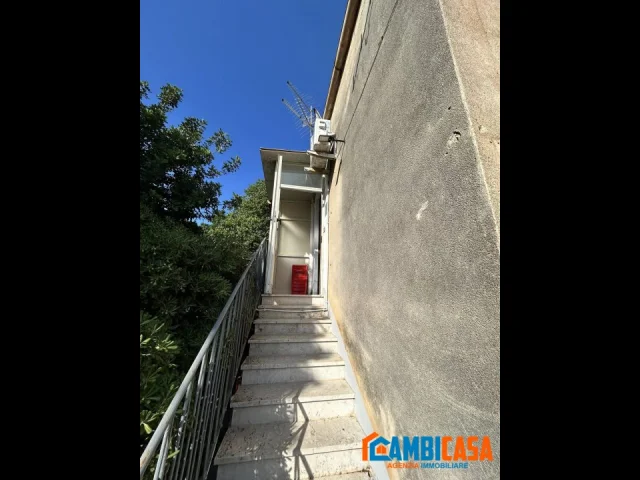 Aspra/rettifilo - indipendente arredato al mare