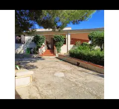 Balestrate - villa con ampi spazi.