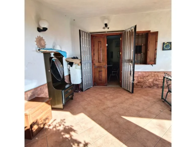 Appartamenti in Vendita - Balestrate - villa con ampi spazi.