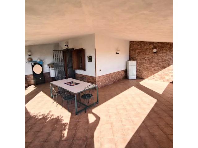 Appartamenti in Vendita - Balestrate - villa con ampi spazi.