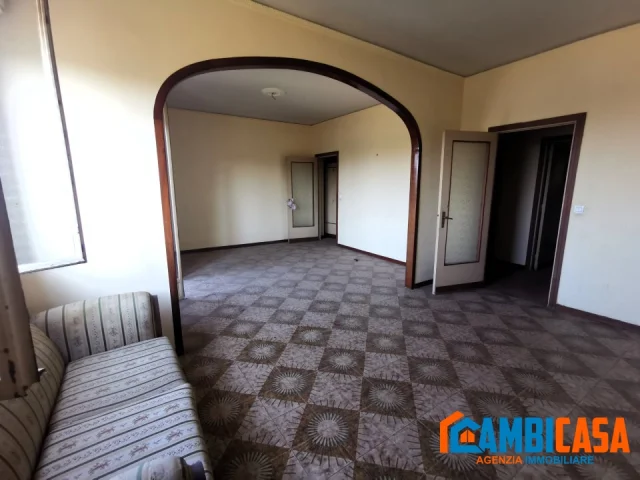 Appartamenti in Vendita - Bonagia/via del visone - 5 vani da ristrutturare