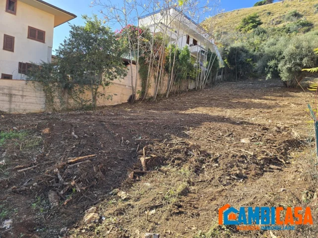 Appartamenti in Vendita - Passo di rigano - terreno edificabile 940mq