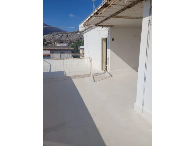Partanna mondello - 4 vani + terrazzo.