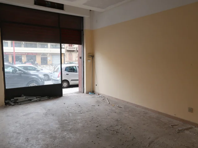 Appartamenti in Vendita - Stazione centrale/corso dei mille - negozio 57 mq