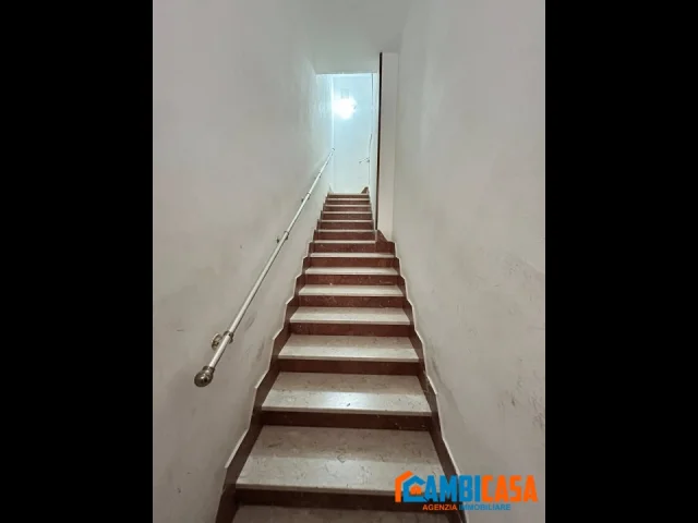 Appartamenti in Vendita - Via pietro gagliardo - ristrutturato 5 ambienti
