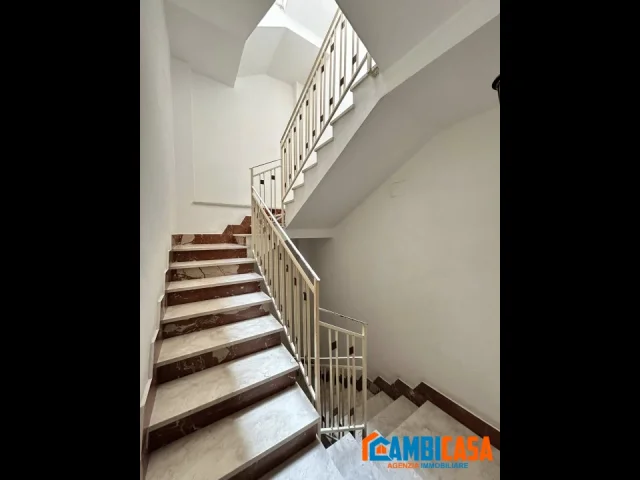 Appartamenti in Vendita - Via pietro gagliardo - ristrutturato 5 ambienti