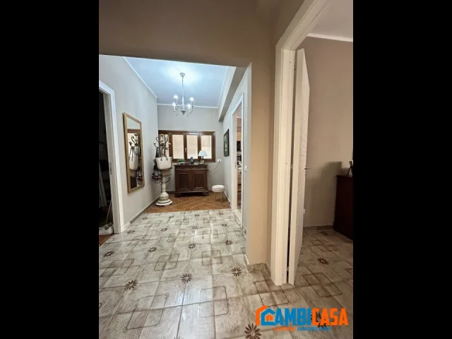Appartamenti in Vendita - Via pietro gagliardo - ristrutturato 5 ambienti