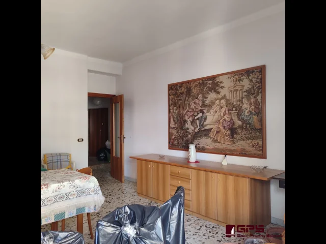 Appartamenti in Vendita - Luminoso 3 vani angolare
