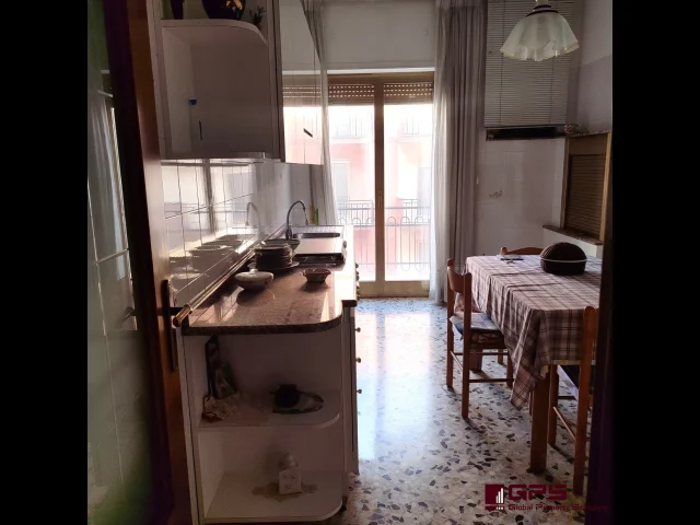 Appartamenti in Vendita - Luminoso 3 vani angolare