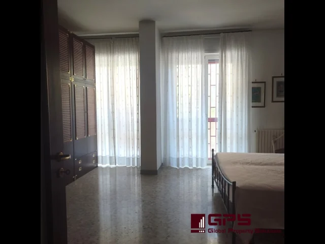 Appartamenti in Vendita - 3 vani con posto auto