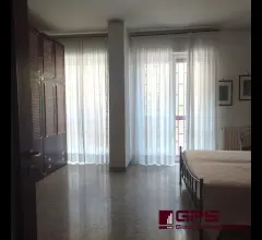 3 vani con posto auto