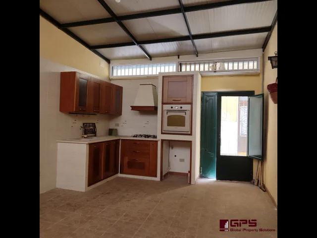 Appartamenti in Vendita - Casa indipendente con ampia cantina