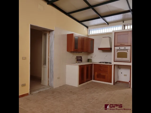 Appartamenti in Vendita - Casa indipendente con ampia cantina
