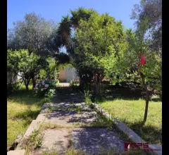 Casa indipendente con giardino