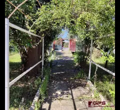 Appartamenti in Vendita - Casa indipendente con giardino