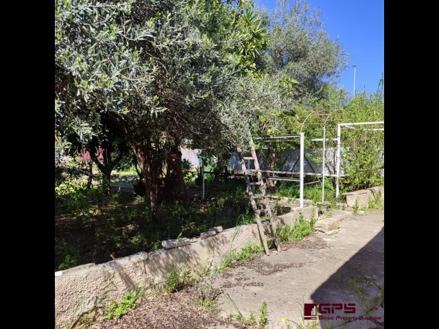 Appartamenti in Vendita - Casa indipendente con giardino