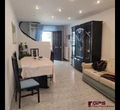Appartamenti in Vendita - Soluzione indipendente con cortile