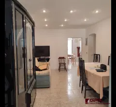 Appartamenti in Vendita - Soluzione indipendente con cortile