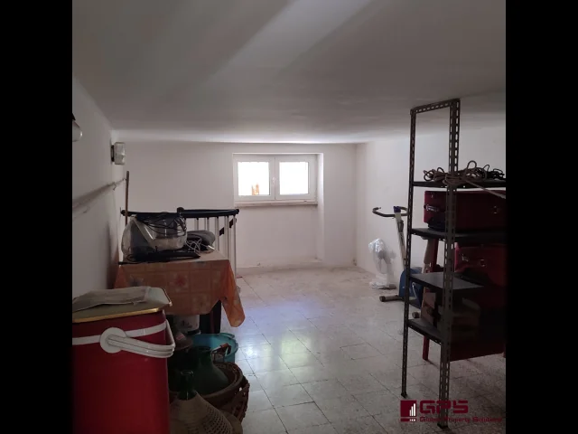 Appartamenti in Vendita - Soluzione indipendente con cortile