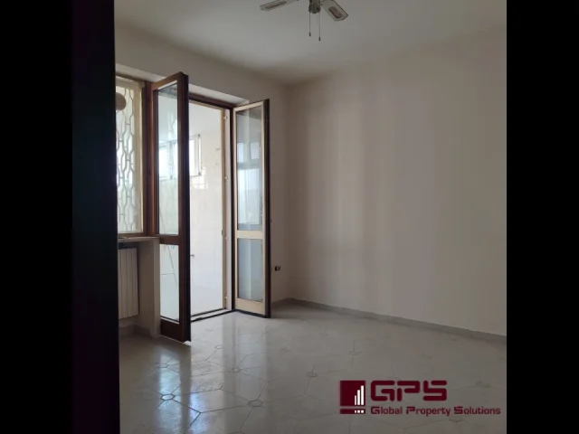Appartamenti in Vendita - 3 vani con cortile e cantina