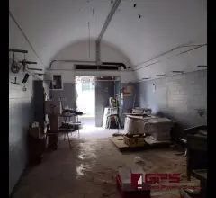 Locale con cortile interno