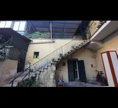 Appartamenti in Vendita - Soluzione semindipendente in corte da  ristrutturare