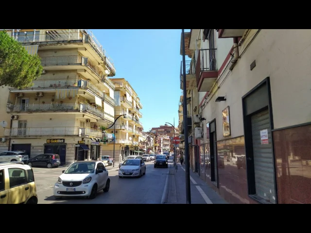 Locale commerciale fronte strda 500 mq