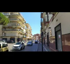 Locale commerciale fronte strda 500 mq