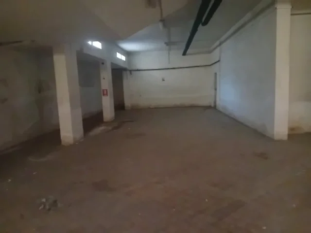 Locale 250 mq uso deposito