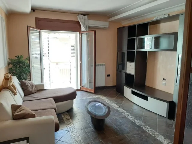Appartamenti in Vendita - Trilocale 100 mq in parco