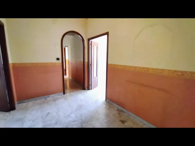 Appartamenti in Vendita - Appartamento da ristrutturare 160 mq interni