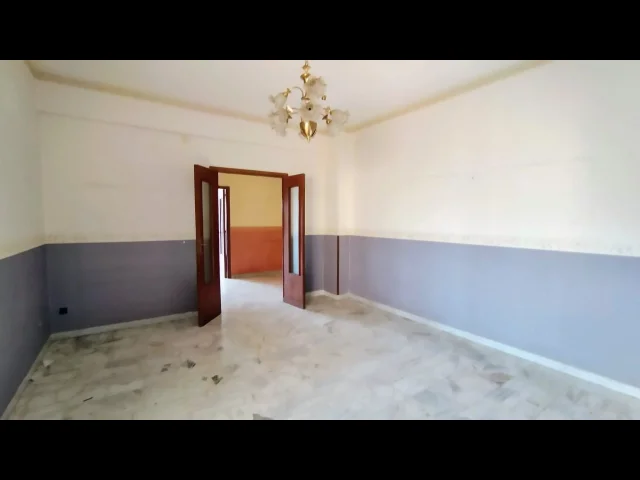 Appartamenti in Vendita - Appartamento da ristrutturare 160 mq interni