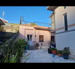 Appartamenti in Vendita - Magazzino trasformabile in 2 alloggi vendesi ad alassio
