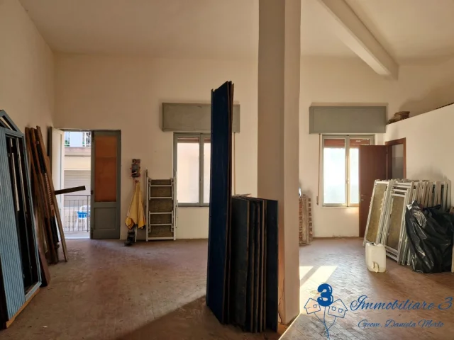 Appartamenti in Vendita - Magazzino trasformabile in 2 alloggi vendesi ad alassio
