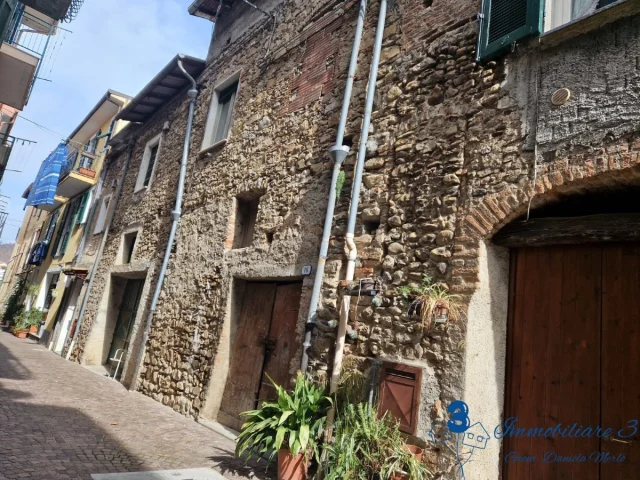 Appartamenti in Vendita - Rustico terra-tetto da ristrutturare a villanova d'albenga