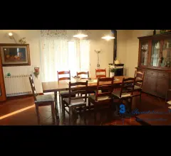 Appartamenti in Vendita - Capannone con ampio piazzale, ufficio e grande alloggio, vendesi  nell'entroterra di albenga.