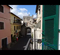 Appartamenti in Vendita - Alloggio con balcone e cantina in centro villanova d'albenga