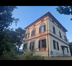 Bilocale di ampia metratura in villa con parco a villanova