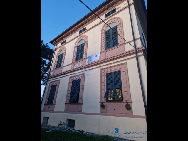 Appartamenti in Vendita - Bilocale di ampia metratura in villa con parco a villanova