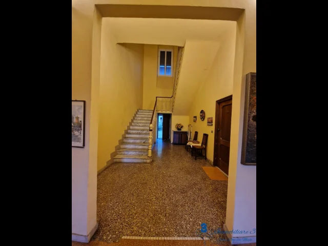 Appartamenti in Vendita - Bilocale di ampia metratura in villa con parco a villanova